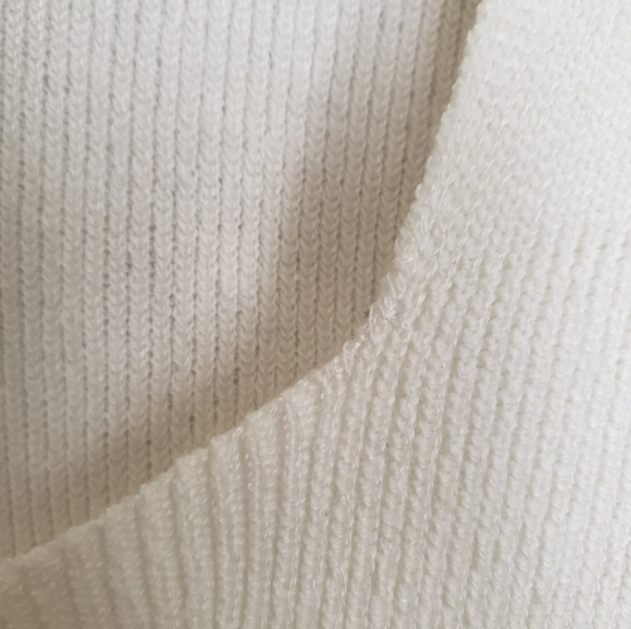 Adored Vintage knitted white crop top - Picture 5 of 6